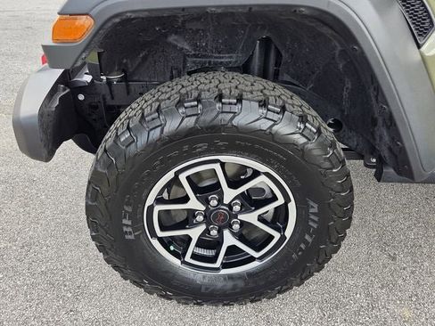Used 2025 Jeep Wrangler Unlimited Rubicon w/ Safety Group AWD/4WD image 9