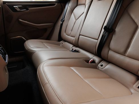 Certified 2023 Porsche Macan S AWD/4WD image 24