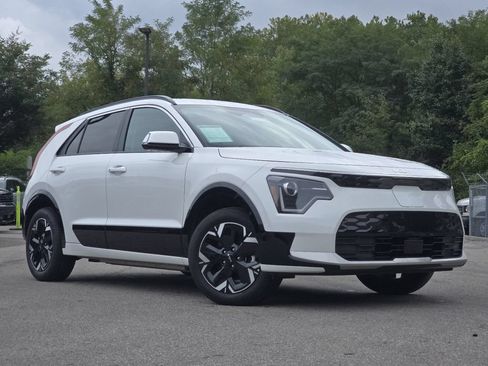 Used 2026 Kia Niro Wind w/ Wind Preserve Package FWD image 2