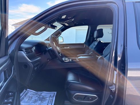 Used 2023 Jeep Wagoneer Series III w/ Preferred Equipment Group image 2