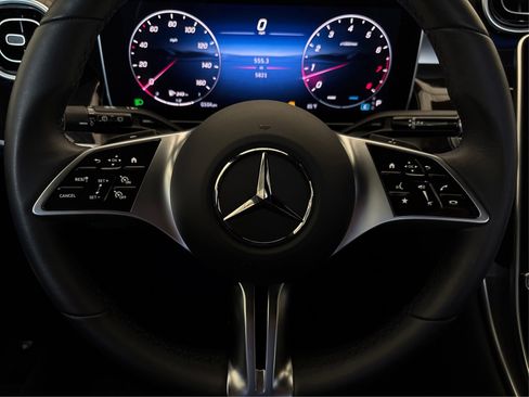 Used 2025 Mercedes-Benz GLC 300 4MATIC image 19