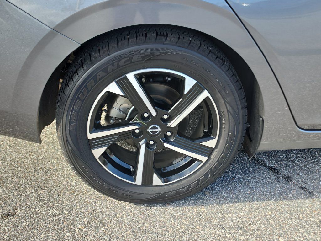 Used 2024 Nissan Sentra SV FWD image 5