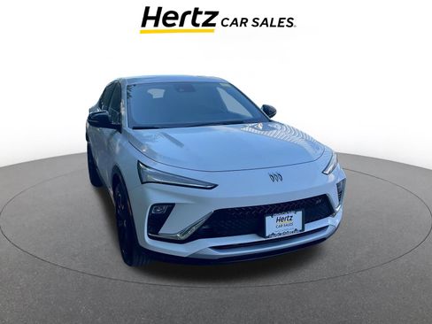 Used 2025 Buick Envista Sport Touring image 1