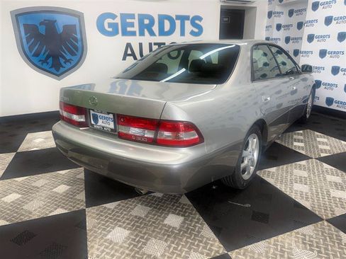 Used 2001 Lexus ES 330 FWD image 4
