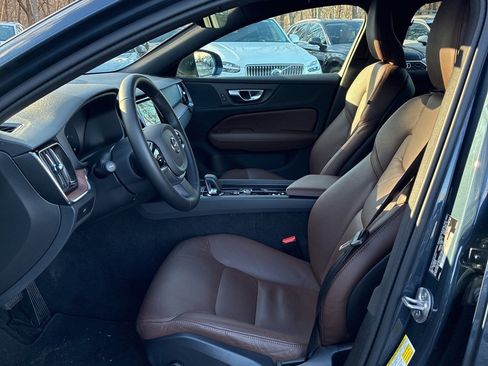 Used 2025 Volvo V60 B5 Cross Country Plus image 26