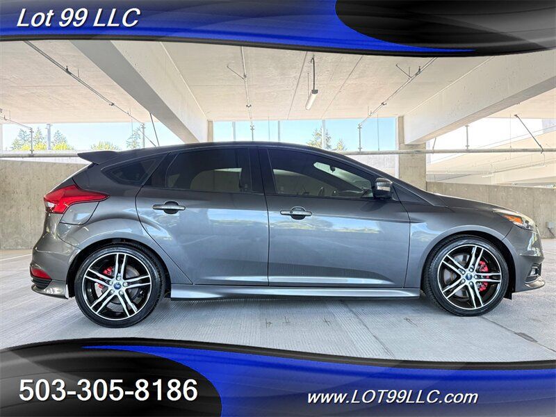 Used 2017 Ford Focus ST w/ Equipment Group 401A FWD image 5