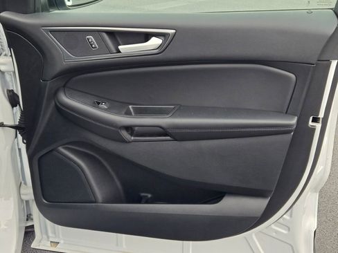 Used 2024 Ford Edge SE image 5