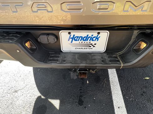 Used 2018 Toyota Tacoma TRD Sport w/ Technology Package image 54