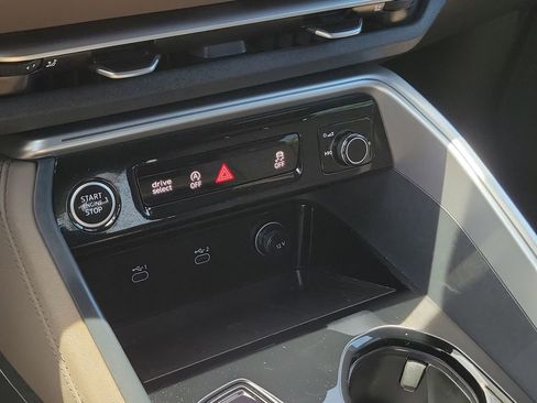 Certified 2025 Audi Q5 Premium w/ Convenience Package AWD/4WD image 14