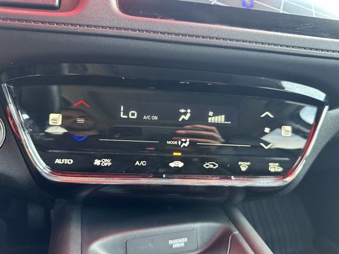 Used 2020 Honda HR-V Touring image 27