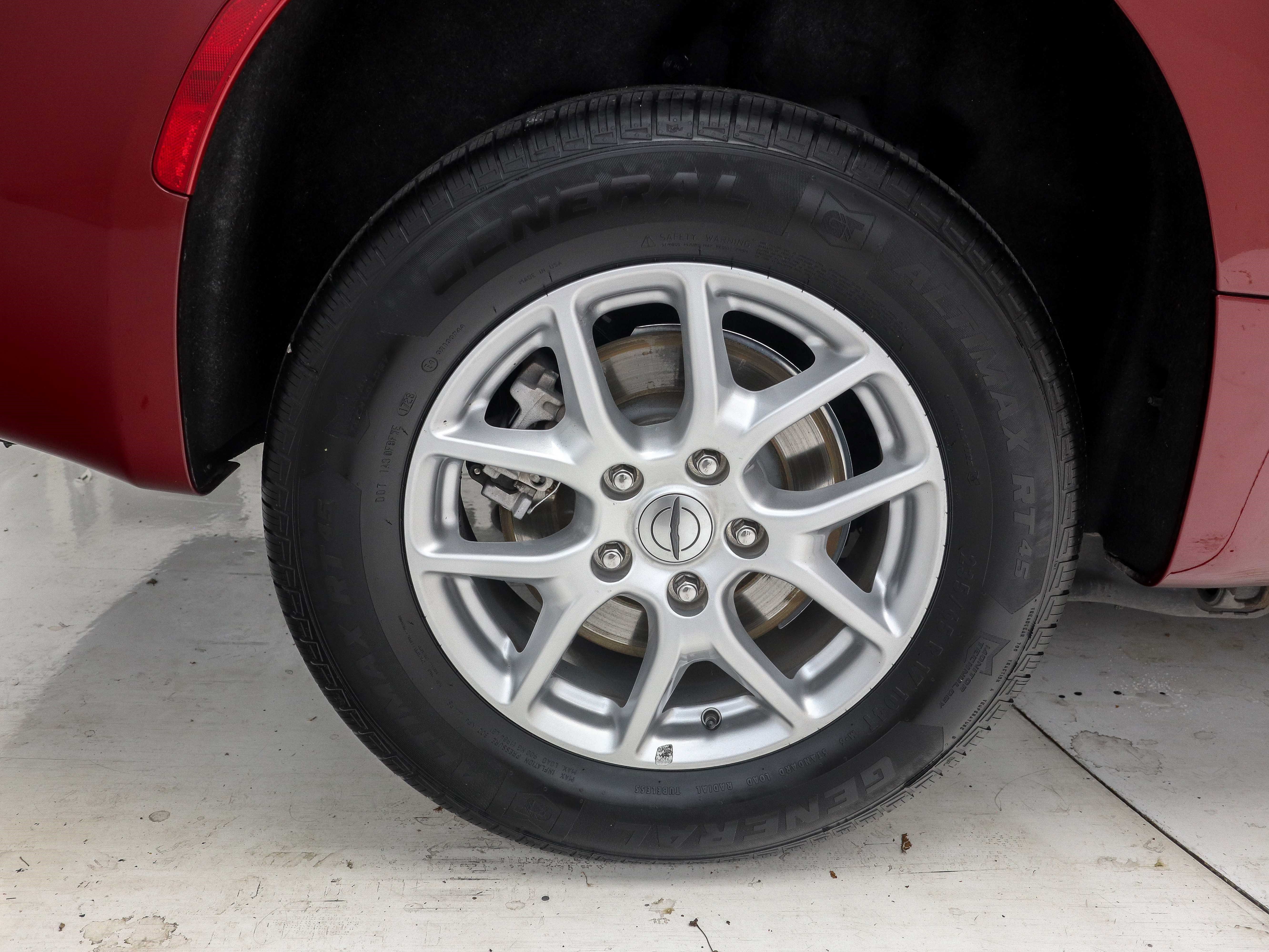 Used 2023 Chrysler Voyager LX FWD image 39