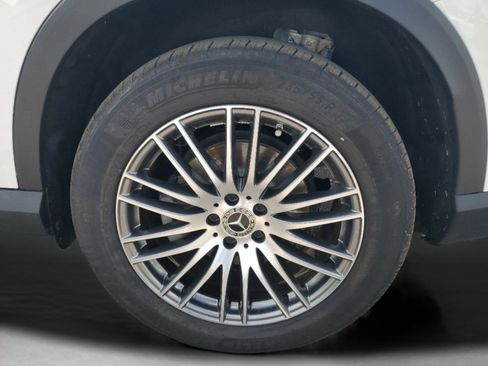 Certified 2025 Mercedes-Benz GLC 300 image 6