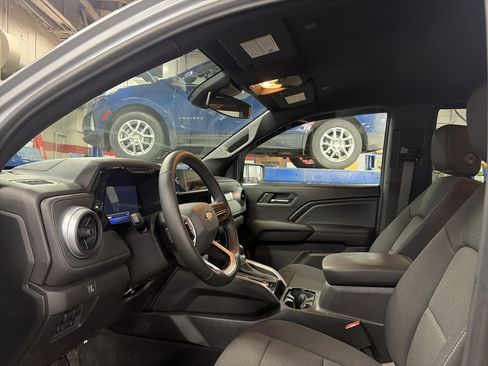 Certified 2024 Chevrolet Colorado LT image 9