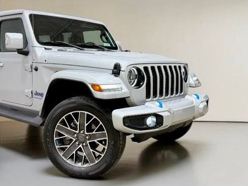 Used 2023 Jeep Wrangler Unlimited Sahara AWD/4WD image 9
