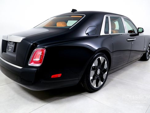 New 2026 Rolls-Royce Phantom Sedan image 2