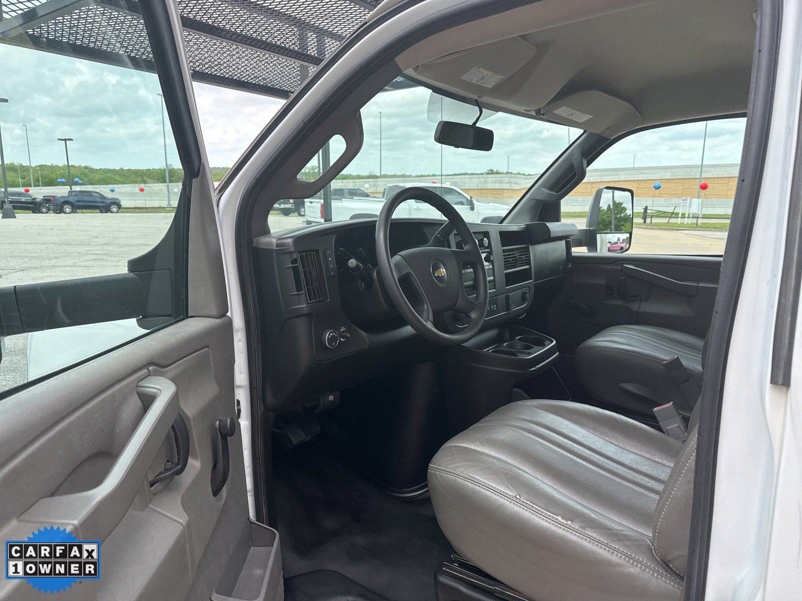 Used 2020 Chevrolet Express 3500 RWD image 12