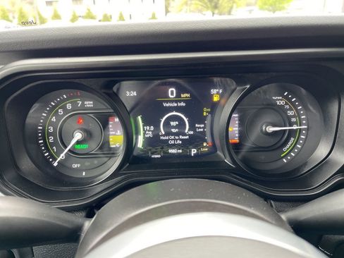 Certified 2025 Jeep Wrangler Unlimited Sahara w/ Safety Group AWD/4WD image 9