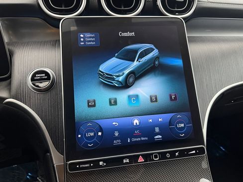 Used 2024 Mercedes-Benz GLC 300 4MATIC SUV image 37