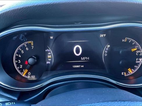 Used 2019 Jeep Grand Cherokee Limited image 14