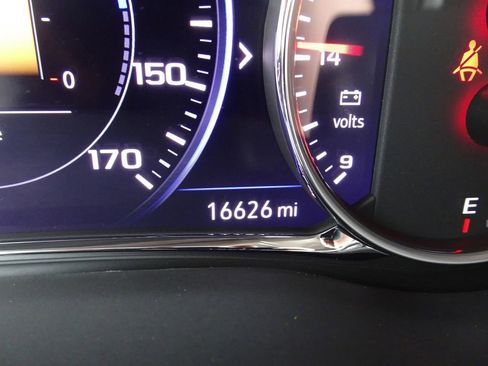 Used 2023 GMC Acadia SLT w/ Technology Package image 22