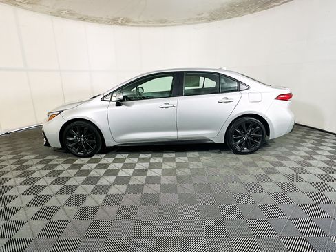 Used 2025 Toyota Corolla SE FWD image 6
