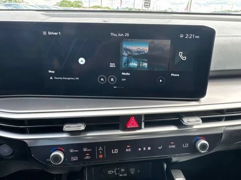 Used 2024 Kia Sorento S FWD image 35