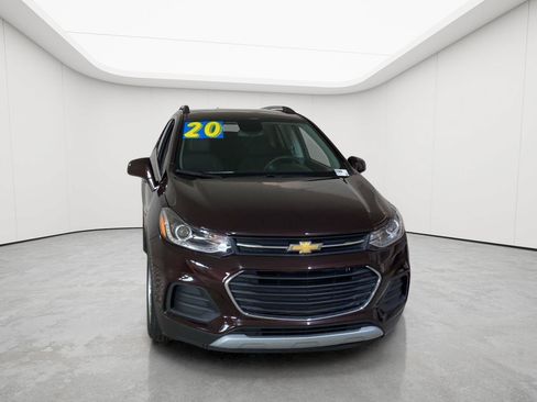 Used 2020 Chevrolet Trax LT w/ LT Convenience Package FWD image 3