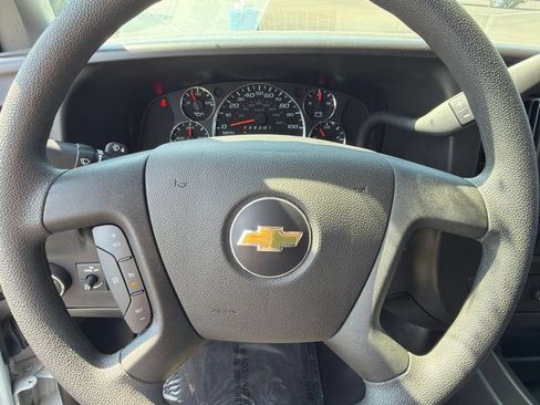 Used 2025 Chevrolet Express 3500 LT w/ LT Preferred Equipment Group RWD image 22