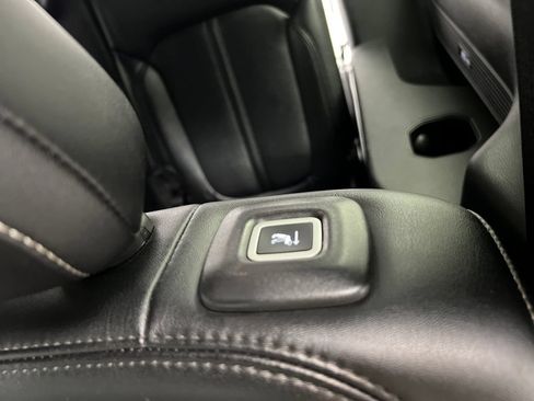 Used 2024 Jeep Wagoneer Series II w/ Flexible Seating Group RWD image 19