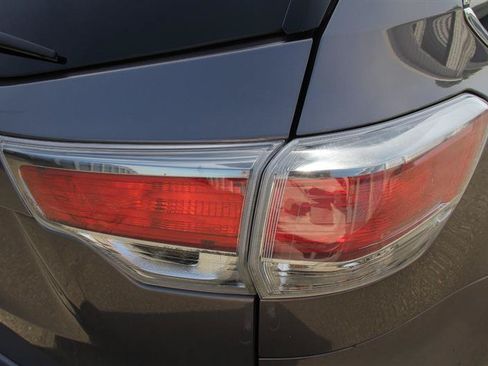 Used 2014 Toyota Highlander Limited FWD image 13