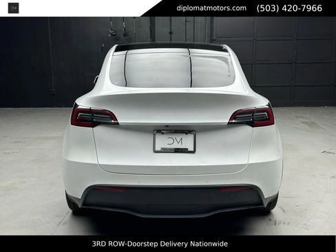 Used 2022 Tesla Model Y Long Range image 4