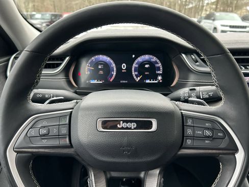 Used 2023 Jeep Grand Cherokee Limited w/ Black Appearance Package image 22