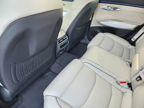 Used 2026 Genesis GV70 2.5T Advanced AWD/4WD image 22
