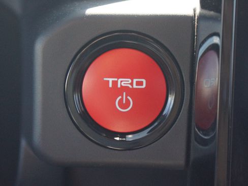 Used 2025 Toyota Tacoma TRD Off-Road AWD/4WD image 9