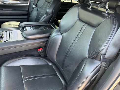 Used 2023 Jeep Wagoneer 4WD w/ Premium Group I image 33