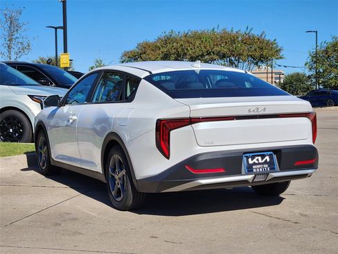 New 2025 Kia K4 LXS image 3