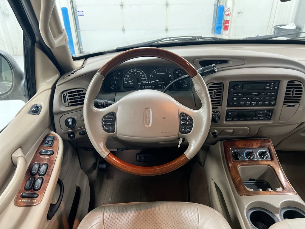 Used 2001 Lincoln Navigator 4WD image 11