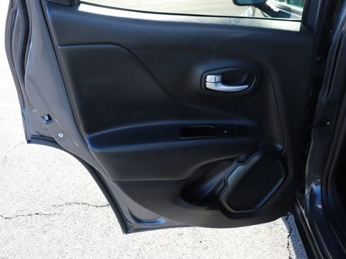 Used 2023 Jeep Renegade Latitude image 11