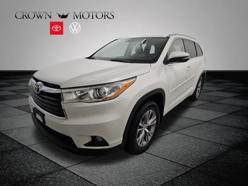 Used 2014 Toyota Highlander XLE image 3