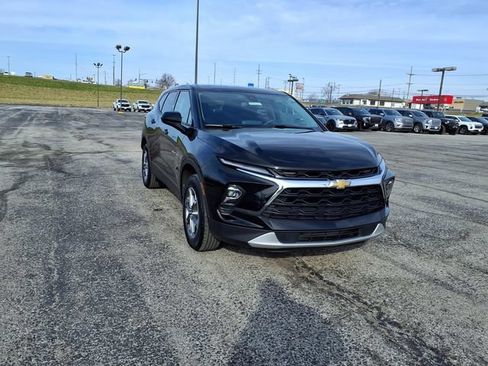 Used 2025 Chevrolet Blazer LT FWD image 4