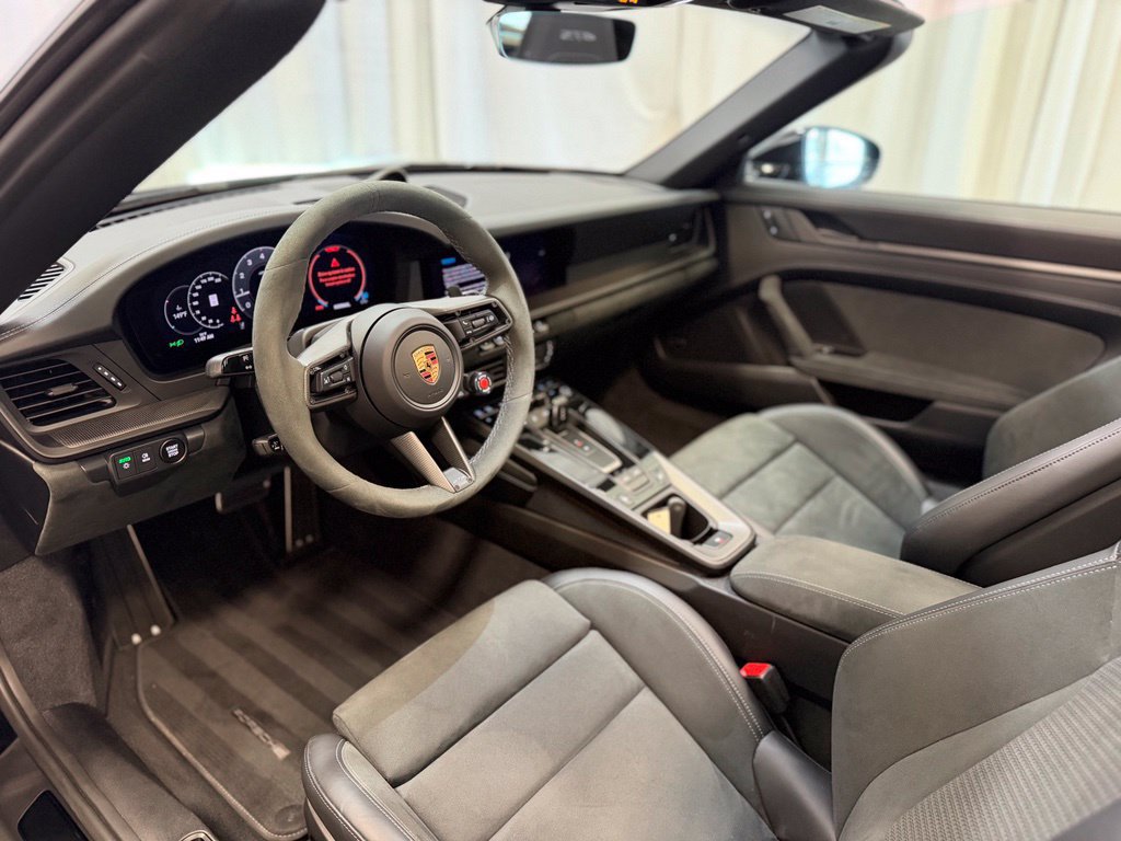 Certified 2025 Porsche 911 Targa 4 GTS AWD/4WD image 4