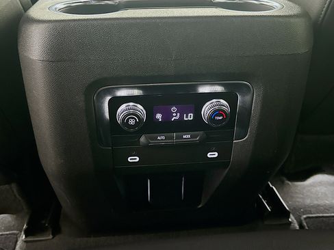 Used 2024 GMC Yukon SLT image 28