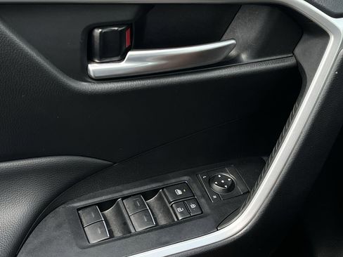 Used 2025 Toyota RAV4 XLE FWD image 21