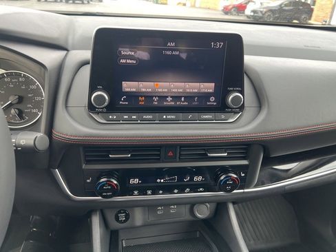 Used 2025 Nissan Rogue SV image 11