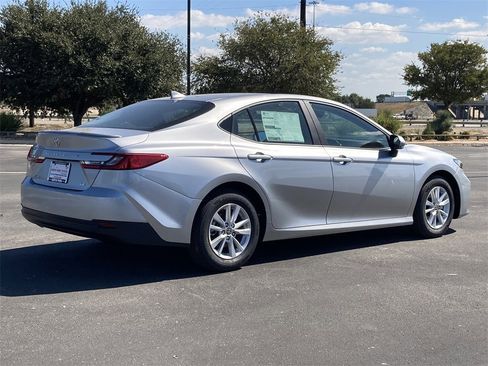 New 2026 Toyota Camry LE image 7