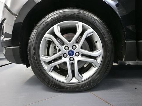 Used 2016 Ford Edge Titanium w/ Technology Package AWD/4WD image 12