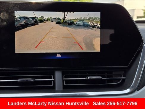 Used 2025 Chevrolet Trax LT FWD image 19