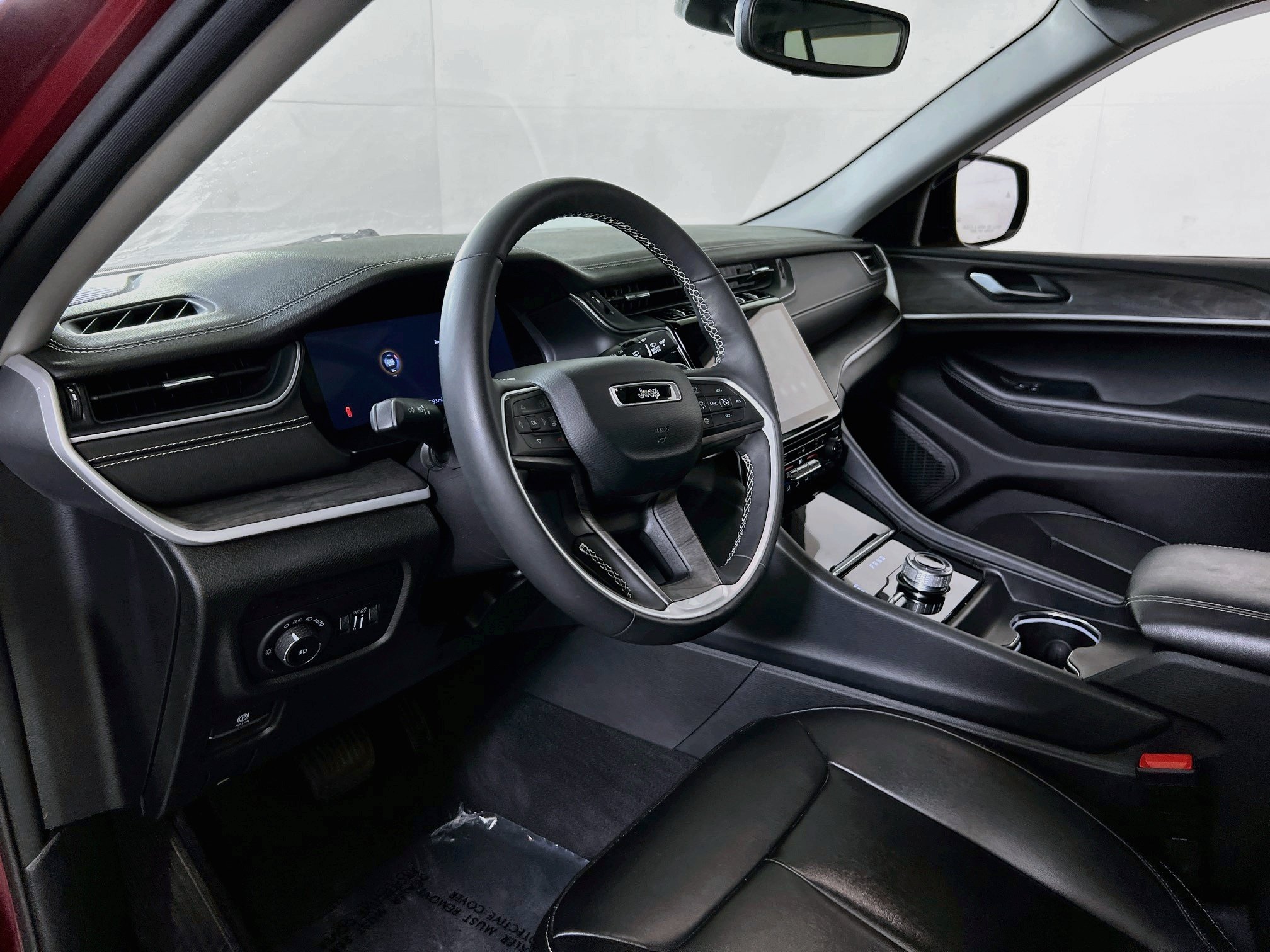 Used 2023 Jeep Grand Cherokee Limited AWD/4WD image 9