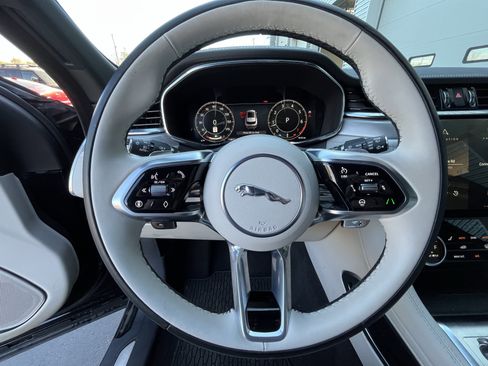 Used 2025 Jaguar F-PACE R-Dynamic S image 19