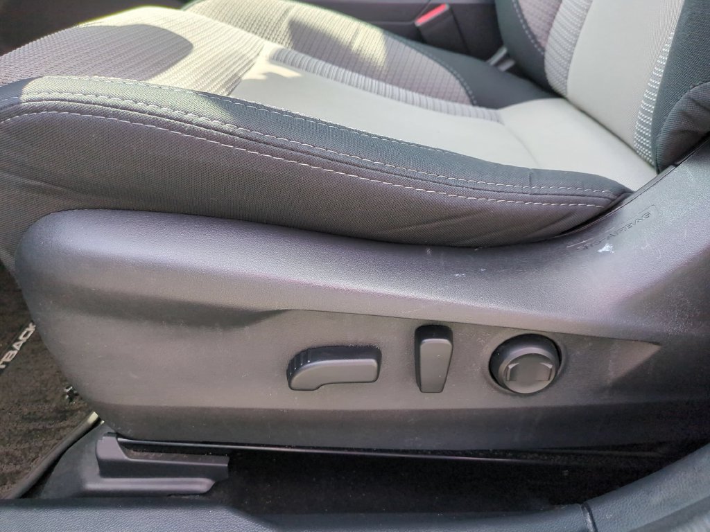 Used 2025 Subaru Outback Premium AWD/4WD image 14